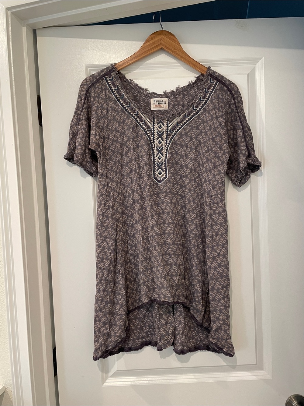 Anthropologie HOLDING HORSES Gray Embroidered V-Neck Tunic xs